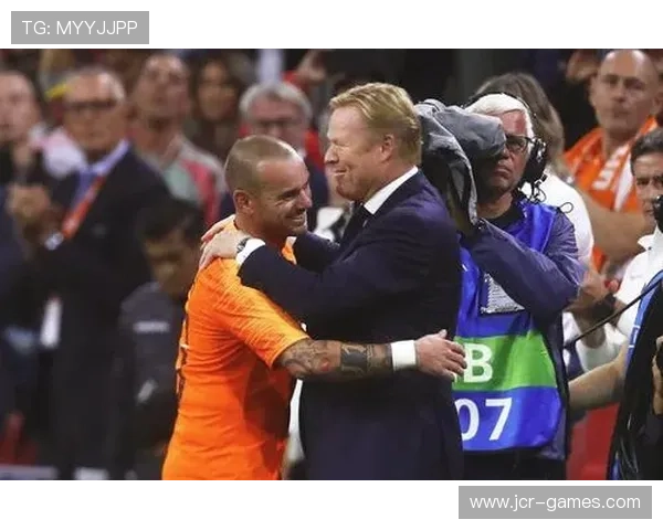 斯内德的传奇中场生涯:从阿贾克斯到国米三冠王,为何他让荷兰球迷念念不忘? 斯内德的传奇中场生涯:从阿贾克斯到国米三冠王,为何他让荷兰球迷念念不忘?