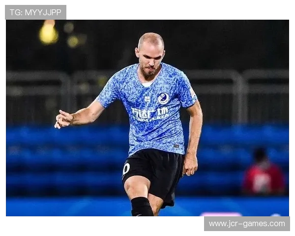 贝弗利展现强硬防守，成球队防线核心支柱